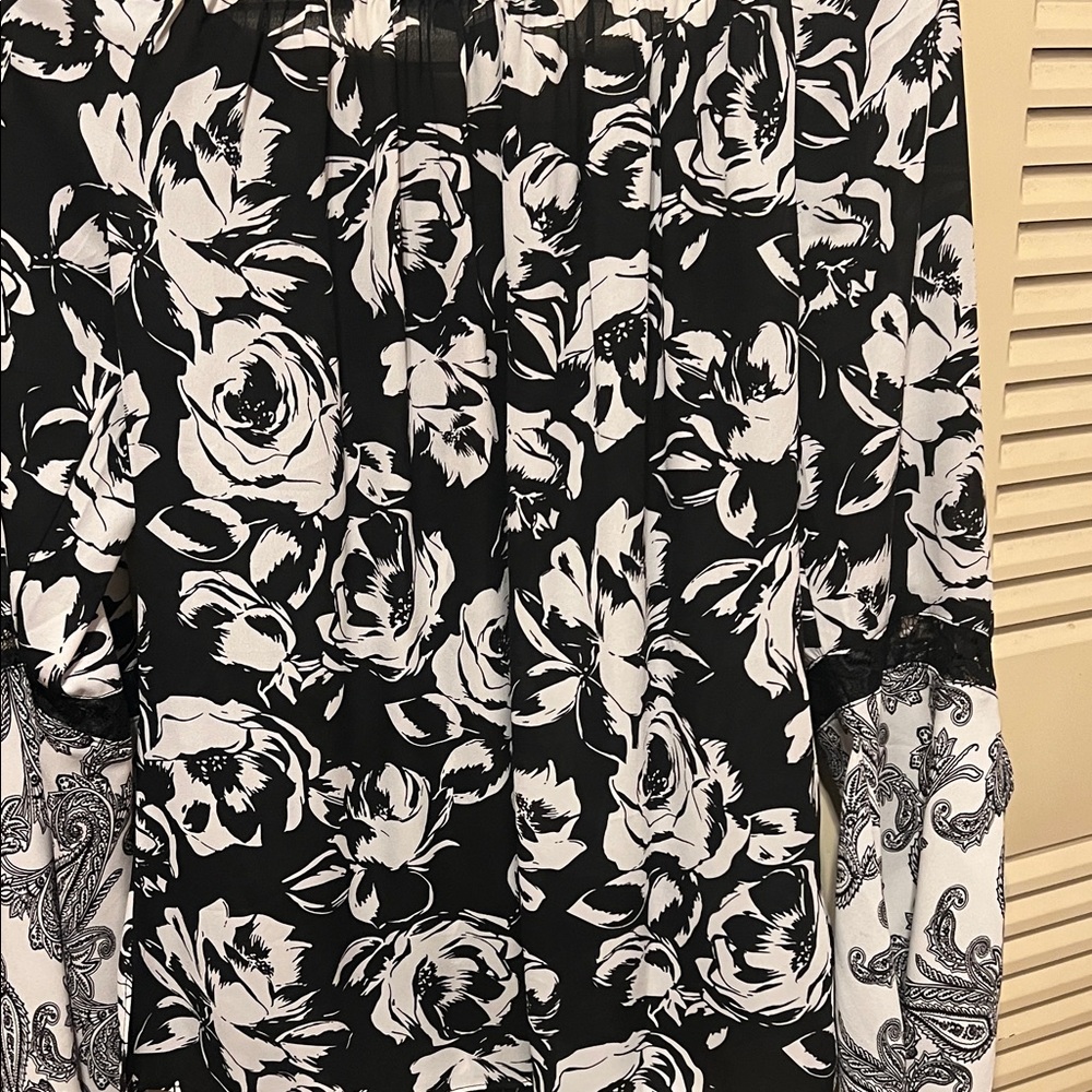 White House Black Market Black and White Floral Off-Shoulder Blouse - Picture 9 of 11